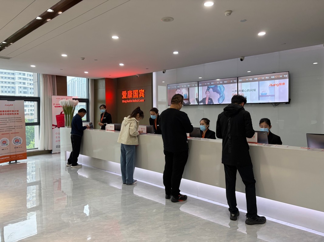 Yantai ڈبل پلاسٹک انڈسٹری ملازمین کے جسمانی امتحان اور ٹیم بلڈنگ کی سرگرمیوں کا اہتمام کرتی ہے۔